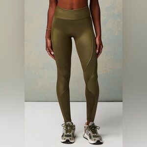 Motion365+ Contour High-Waisted Leggings Size Medium